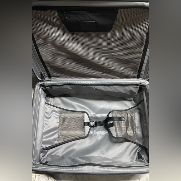 Tumi Worldwide Trip Expandable 4 Wheel PackingCase - Picture 4 of 5